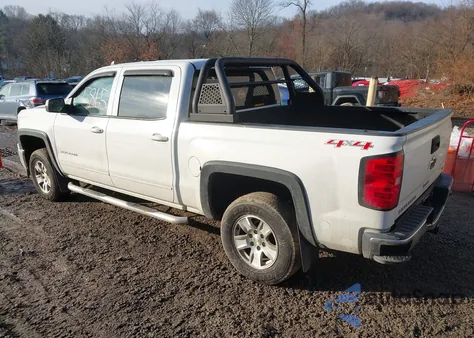 2015 Chevrolet Silverado 1500 1Lt z USA, uszkodzony, nr VIN 3GCUKREC0FG512199